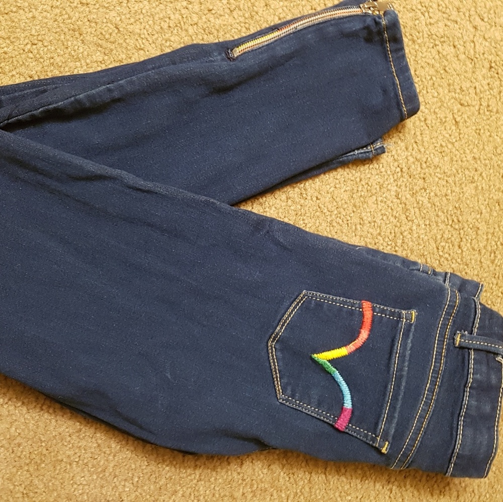 NWOT/👖💌Adorable Levi Super Skinny's👀